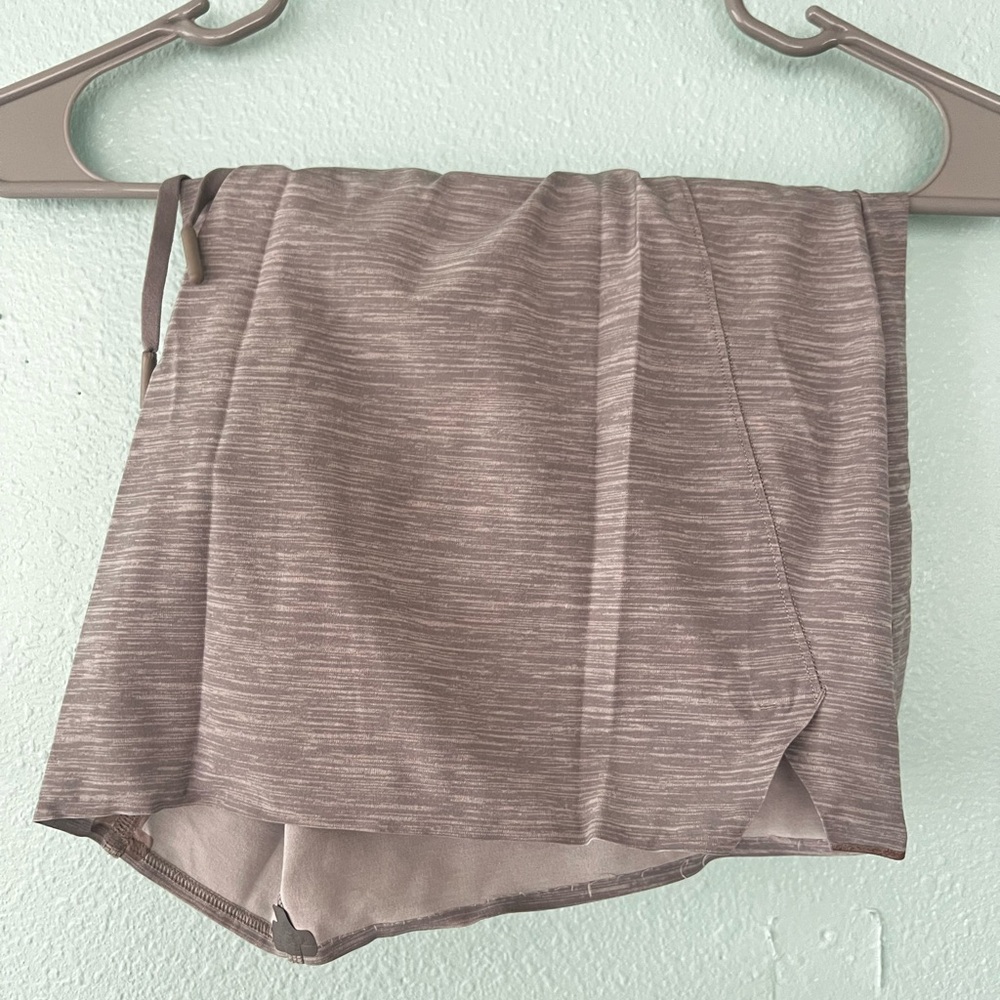 Lululemon on running short (with liner) - Picture 5 of 5